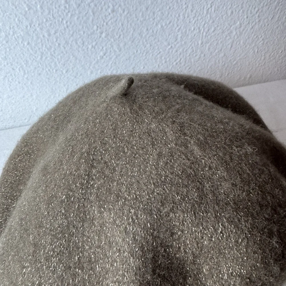 New CC Exclusives Taupe Gold Wool Beret Hat Soft Winter Neutral Parisian Preppy
